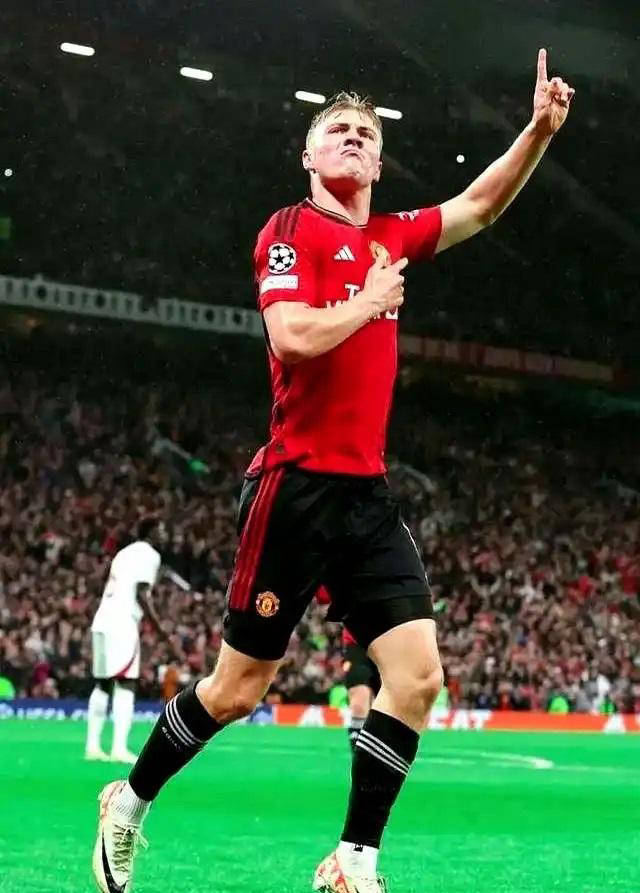 华体会登陆-曼联绝杀那不勒斯，莱万扑点救主意甲